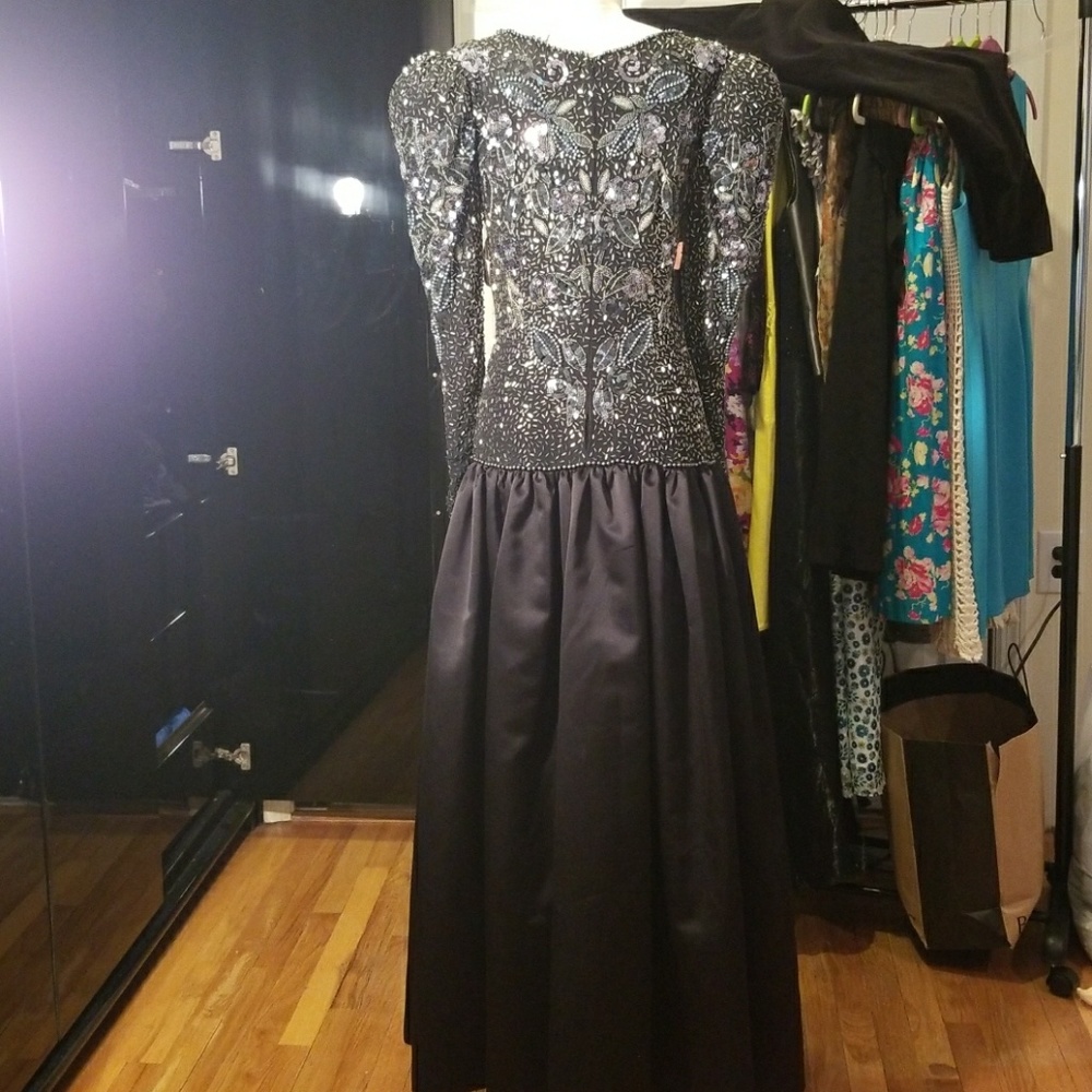 Dress - Picture 5 of 7